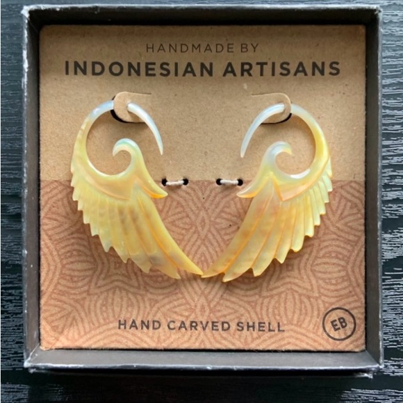 🪽Mother of Pearl Angelic Wings🪽 
HAND CARVED SHELL - INDONESIAN ARTISANS 
🎁 NIB - Picture 9 of 10